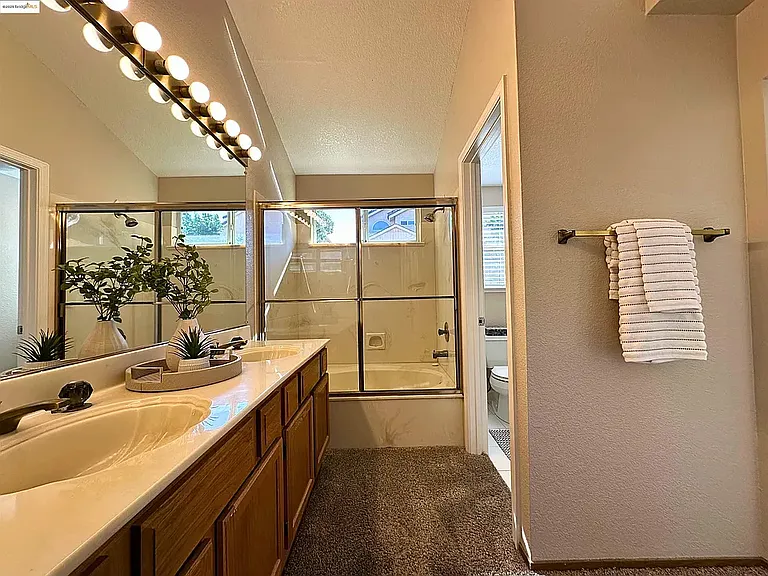 1590 Doe Trail Ln — Photo 2