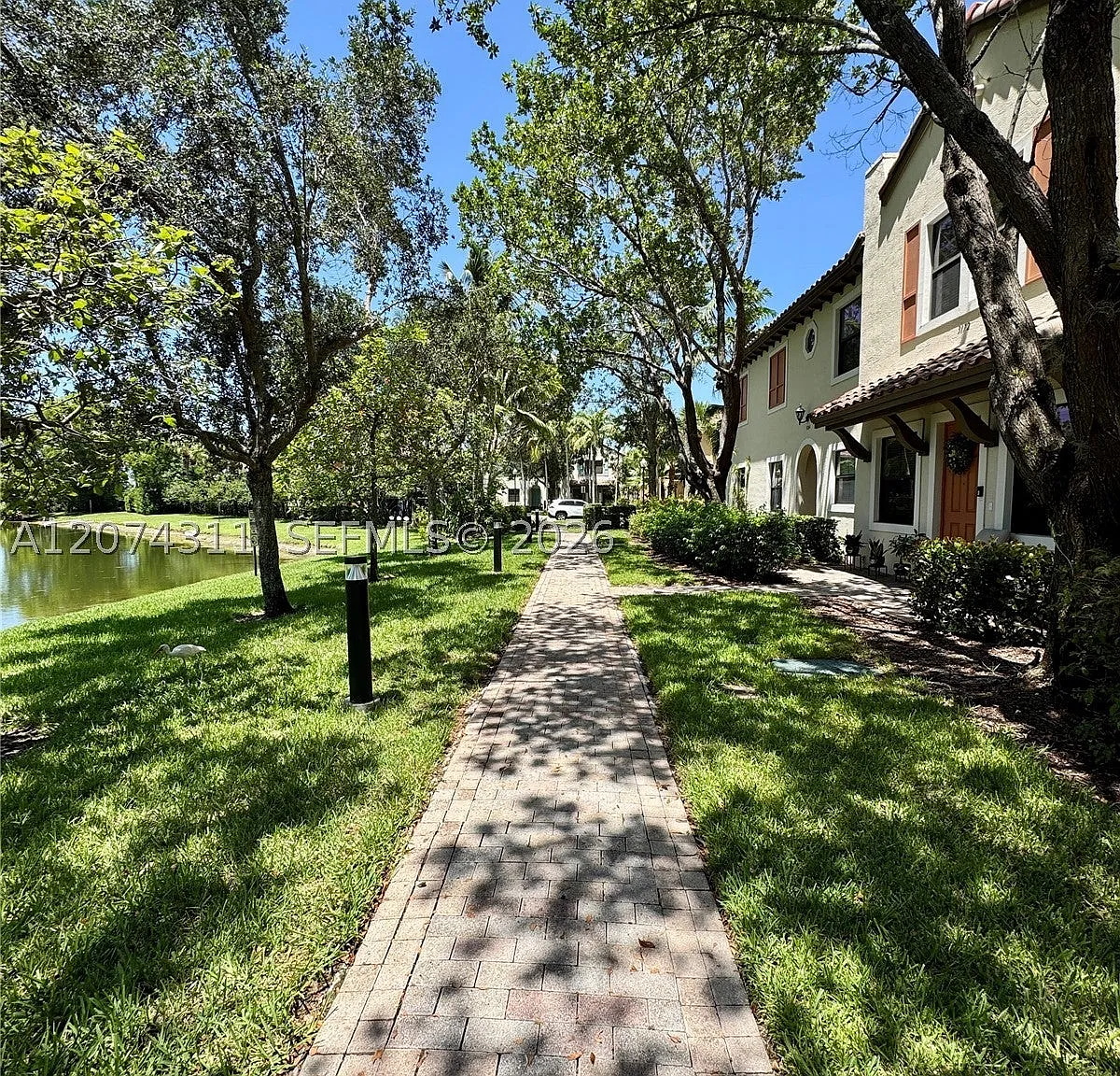 2 bed, 2.5 bath, 1628 sqft, $2,999 — Photo 2