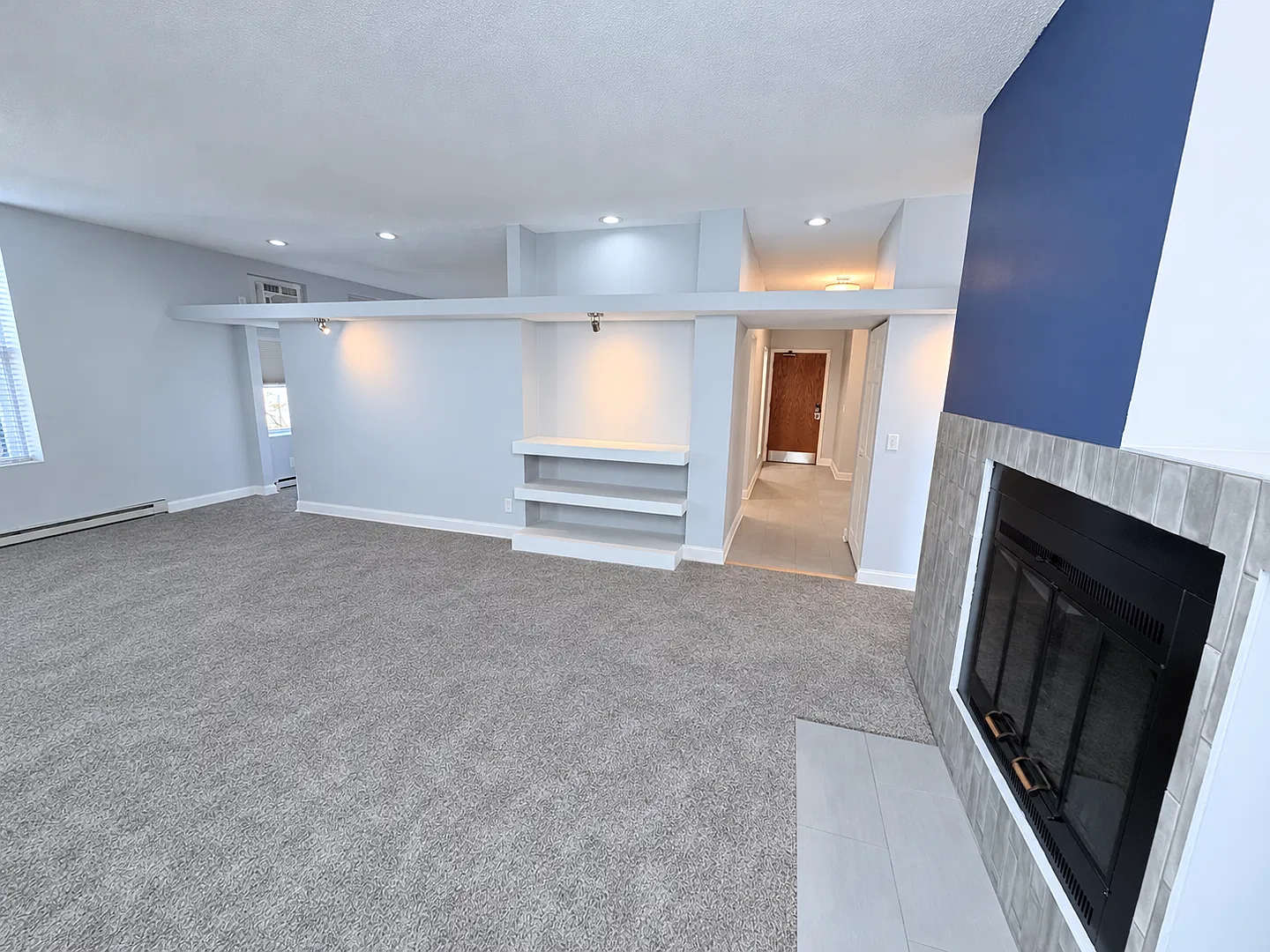 Light-Filled Cathedral Hill Condo with Vaulted Ceilings & Garage! — Photo 4