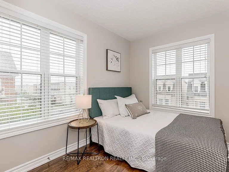 28 Donald Buttress Blvd W — Photo 34