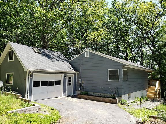 2nd image of 122 Beverly Dr
