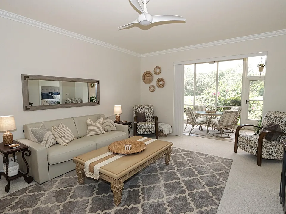 Spacious living area w/queen sleeper sofa, large TV, and small built-in bar ... This area can be expanded into the enclosed back lanai by opening the sliding stacker doors.