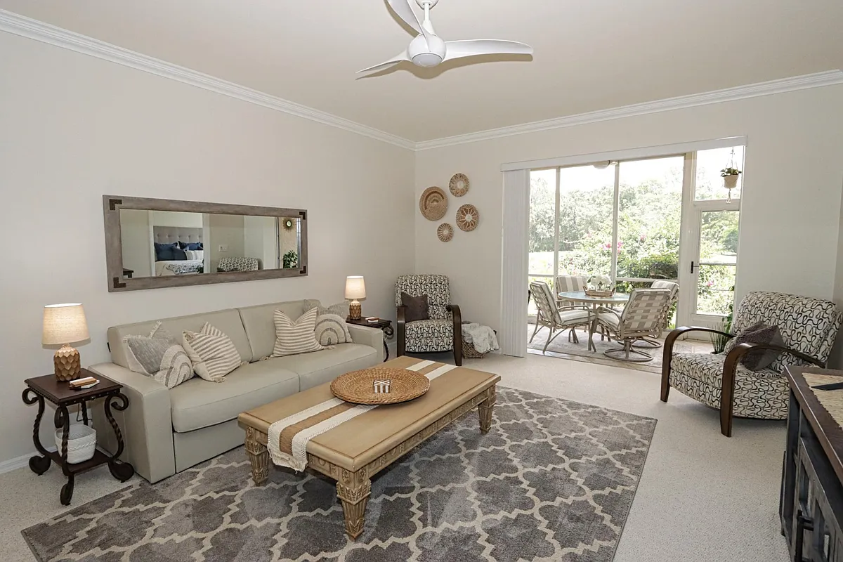 Spacious living area w/queen sleeper sofa, large TV, and small built-in bar ... This area can be expanded into the enclosed back lanai by opening the sliding stacker doors. - 26160 Clarkston Dr #25105