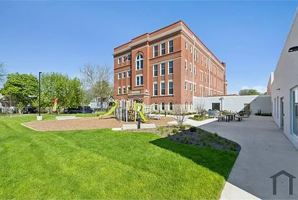 1 bed, 626 sqft, $998 — Photo 3