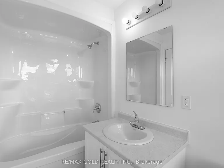 222 Pilkington St — Photo 12