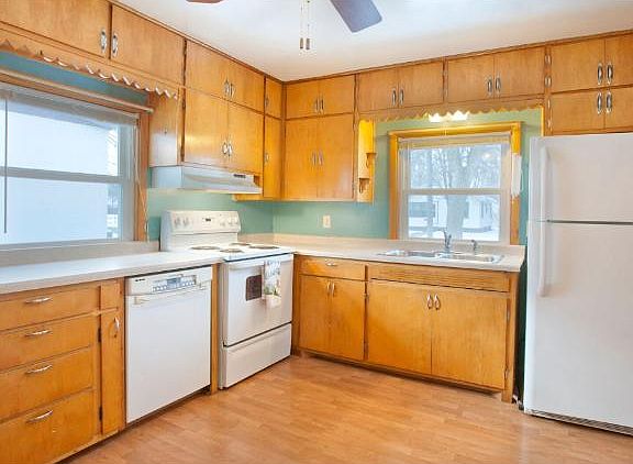 4th image of 832 17th Ave S