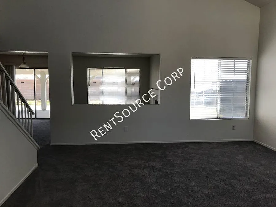 3 Bedroom 3 Bathroom House for Rent in Rosamond — Photo 3