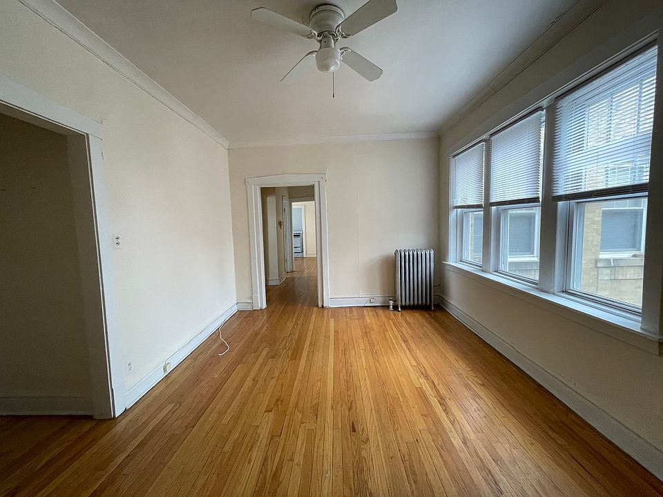 1st image of 2465 W Gunnison St APT 2