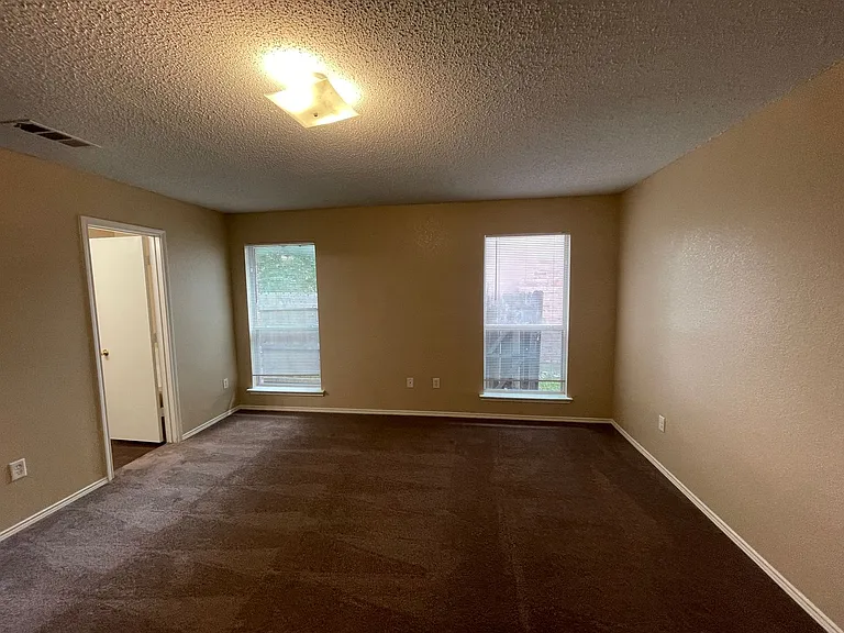 3316 Knoll Trl — Photo 5