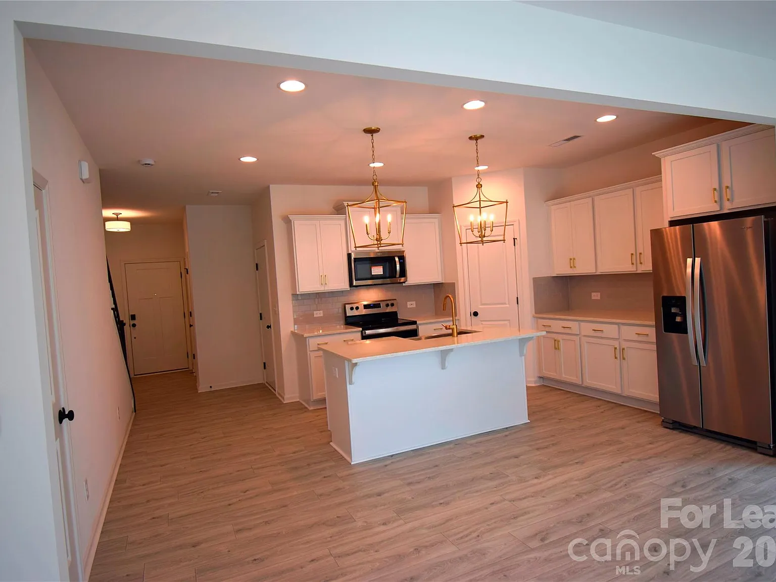 3 bed, 2.5 bath, 1762 sqft, $2,200 — Photo 3