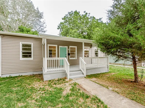 705 N 8th Ave, Hopewell, VA 23860