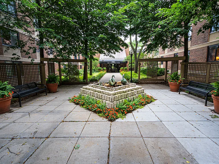 York Plaza — Photo 23