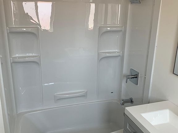 5th image of 685 Iris Ave #38