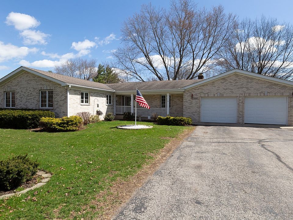 Welcome to 1508 Palamino Dr. in McHenry!  Beautiful Ranch home on almost an acre of land.