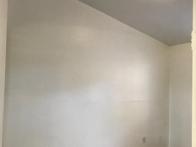 High ceiling bedroom
