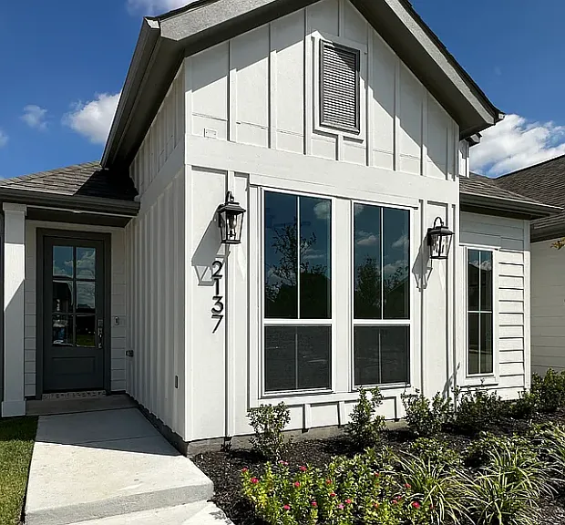 2133 Eastus Ln — Photo 2