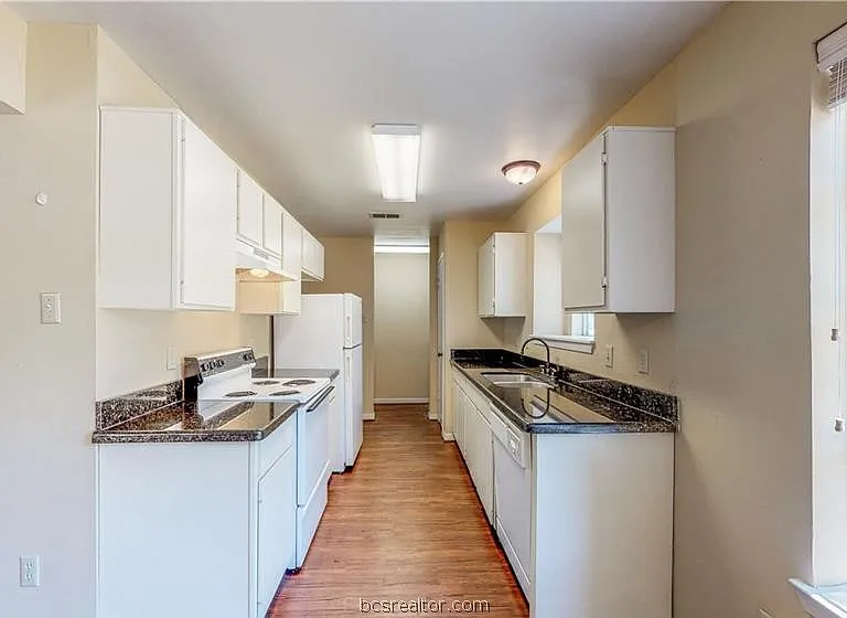 701 Balcones Dr #C — Photo 4