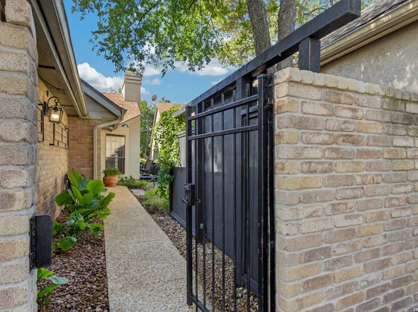 36 Courtside Cir, San Antonio, TX 78216