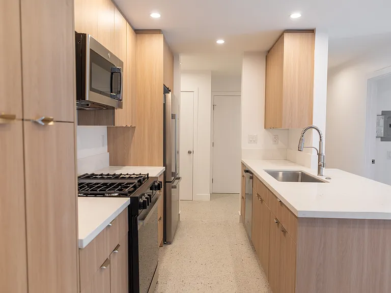 Tennis Court Apartments — Photo 19