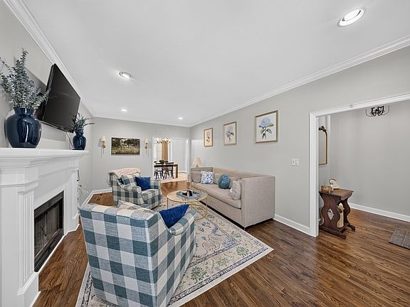 4th image of 121 Fair Oaks Ct