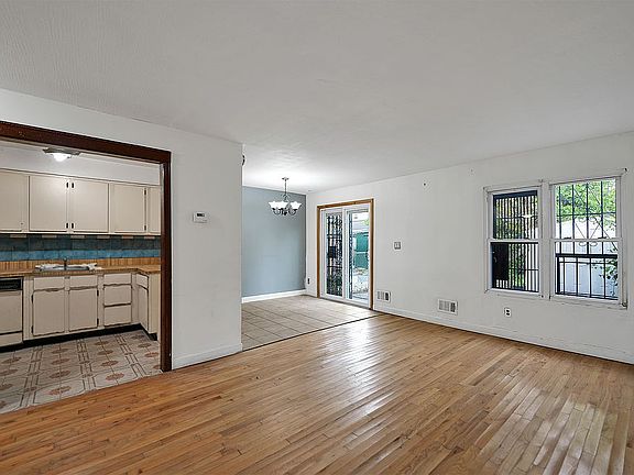 4th image of 3748 Polar St