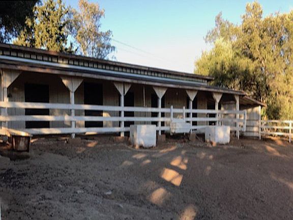 5-stall barn ready for horses!