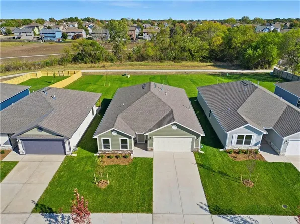 525 N Persimmon St, Gardner, KS 66030