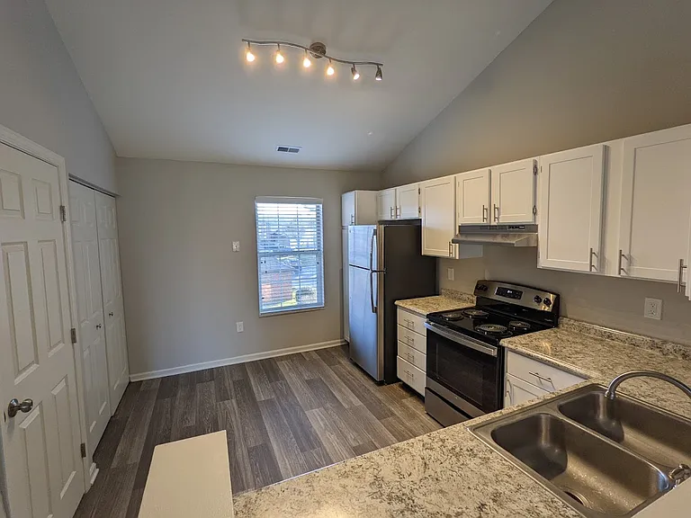 Spinnaker Cove Apartments — Photo 50