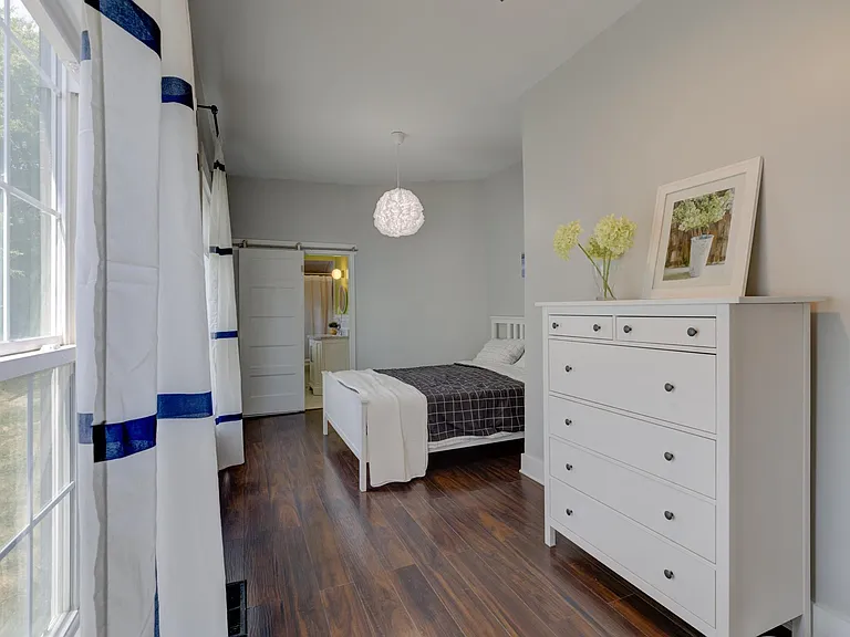 1075 Meda St — Photo 13