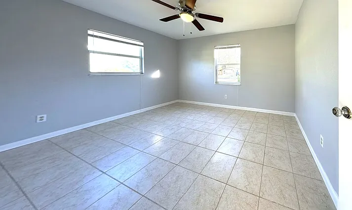 5566 Kelly Dr N — Photo 15