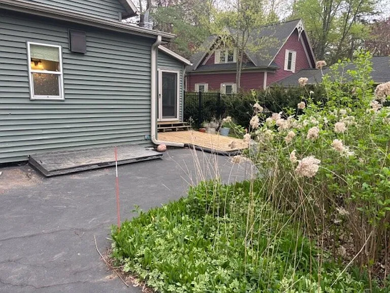 327 George St — Photo 4