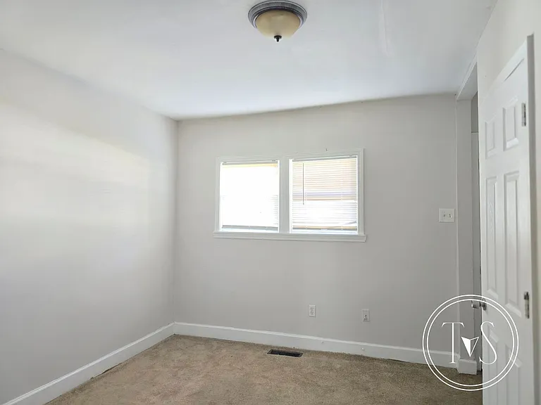 1116 NE 36th St — Photo 18