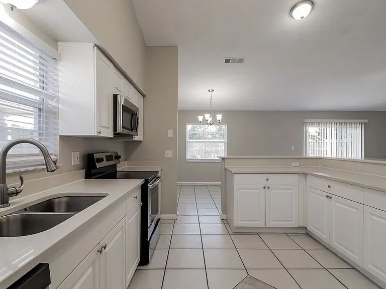 5437 Wauchula Ct — Photo 7