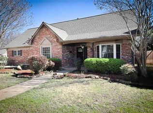 529 Waggoner Dr, Arlington, TX 76013