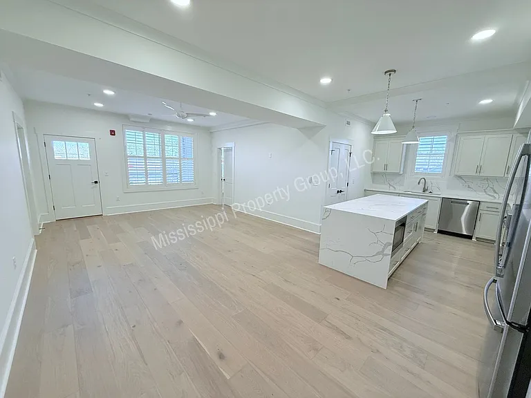 1000 North Lamar Blvd — Photo 29