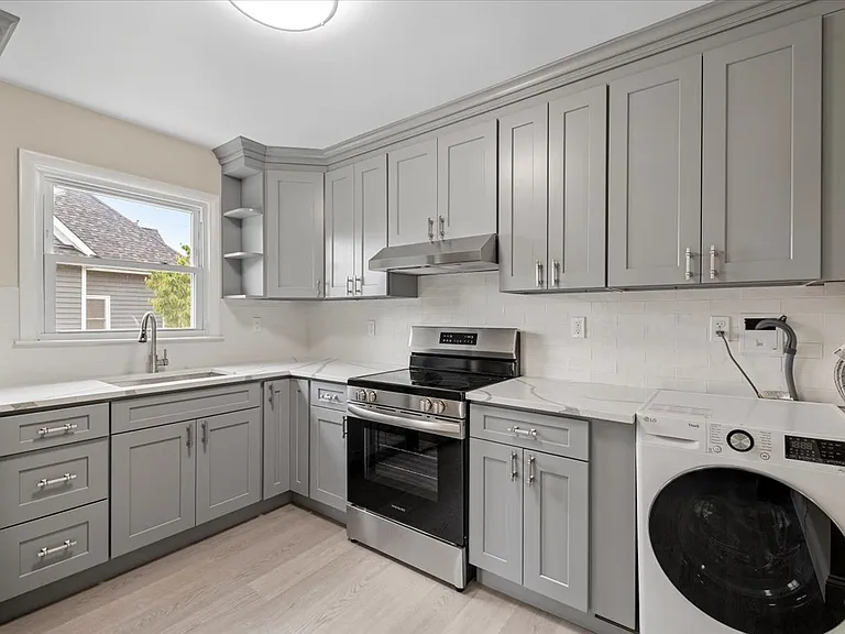 6 Hallock St #2 — Photo 2