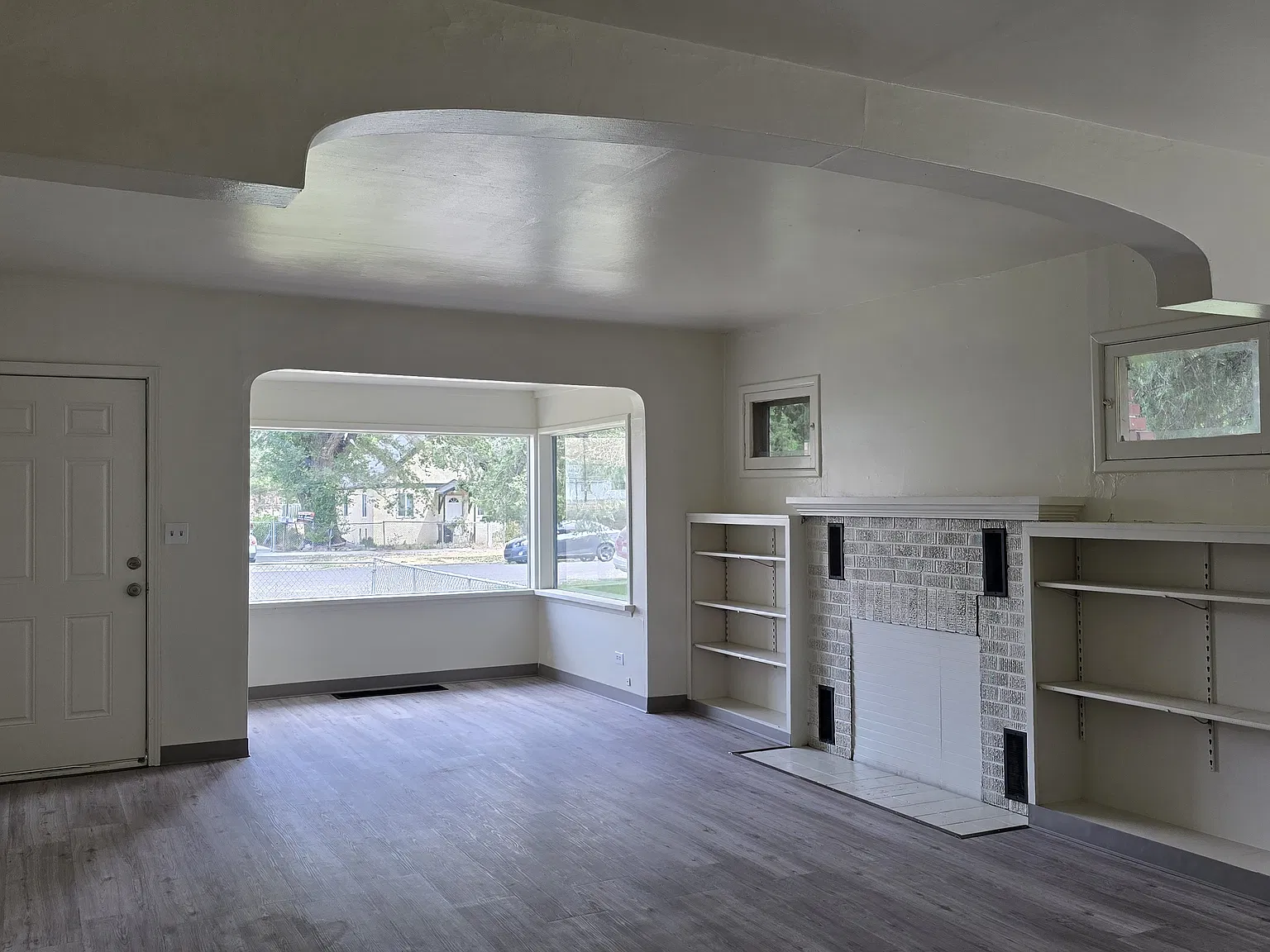 3 bed, 1347 sqft, $1,700 — Photo 1
