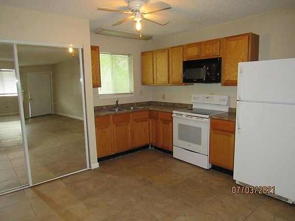 4th image of 201 College Blvd E Unit 20