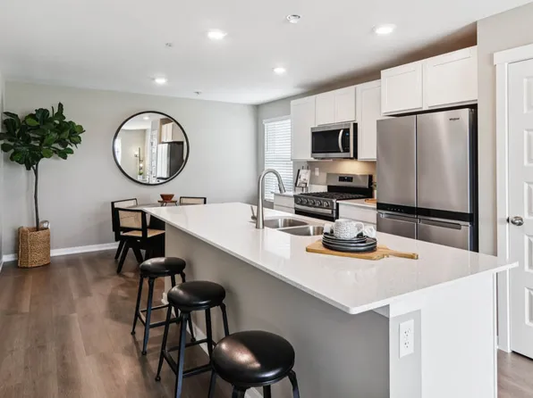 3145 Grande Trl, Yorkville, IL 60560