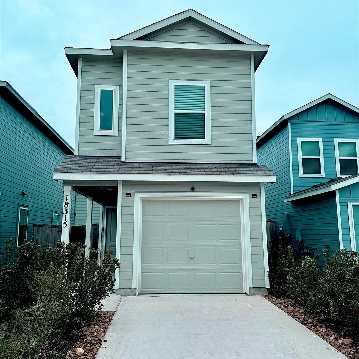 3 bed, 2.5 bath, 1298 sqft, $1,595 — Photo 2