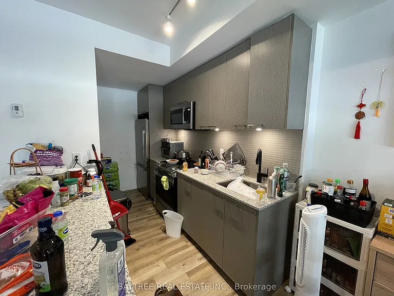 40 Ed Clark Gdns #Townhouse 21 — Photo 7