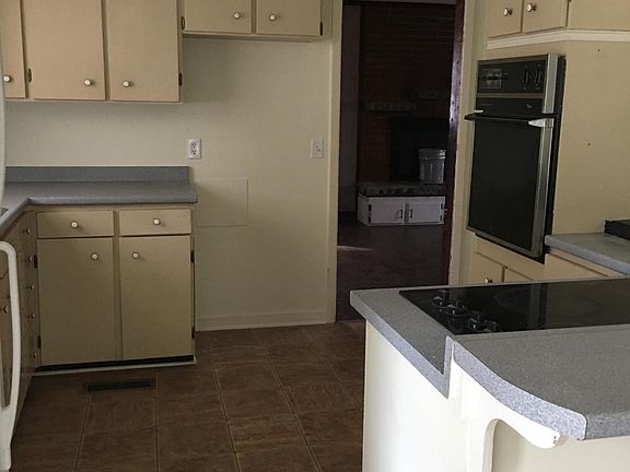 3rd image of 2701 Eastover Ct