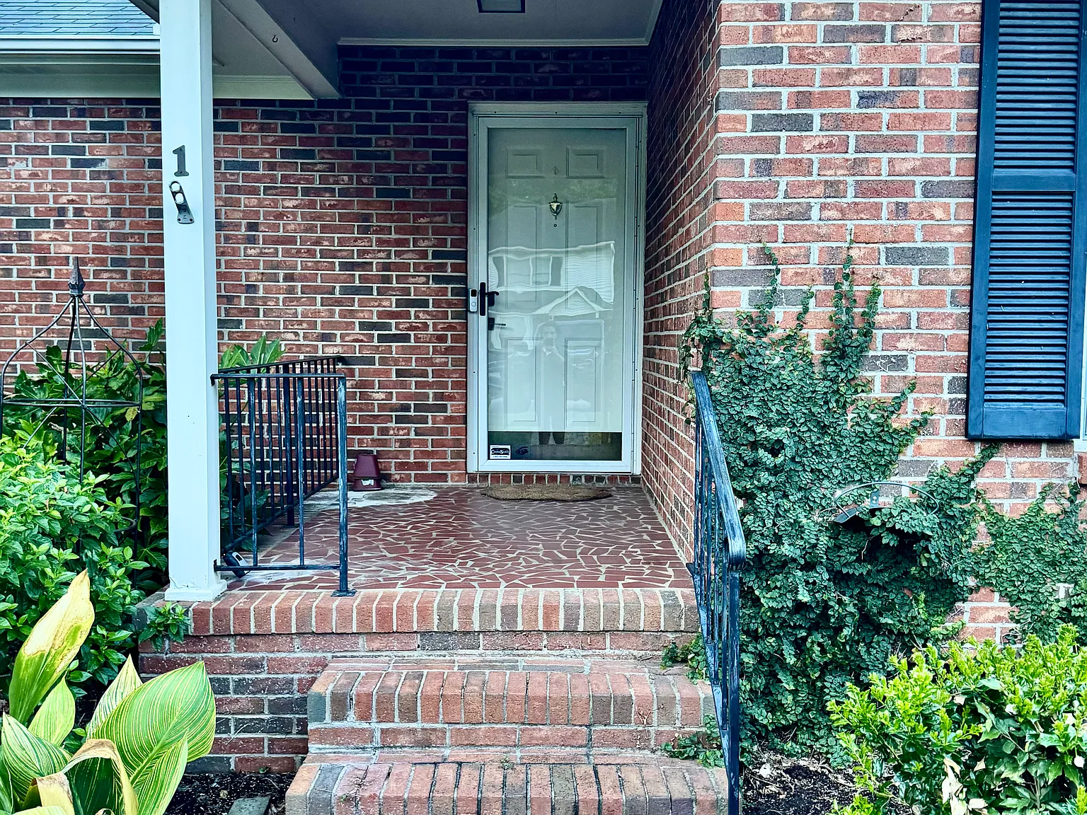 2 bed, 1360 sqft, $1,800 — Photo 2