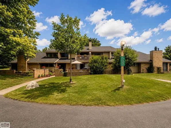 1527 S Hill Blvd, Bloomfield Hills, MI 48304