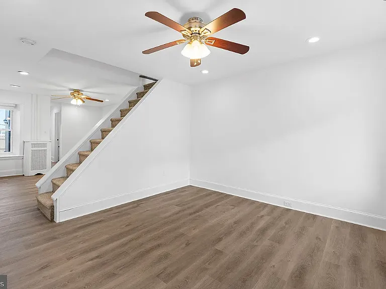 4578 Mitchell St — Photo 4