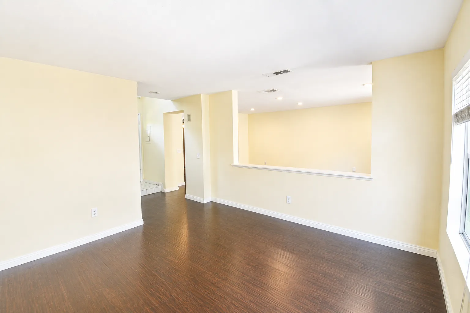 3 bed, 2.5 bath, 1400 sqft, $3,100 — Photo 4