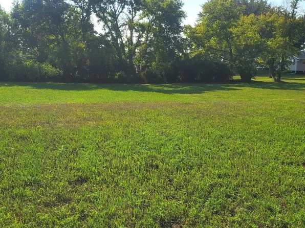 1450 S 9th Ave, Sheldon, IA 51201