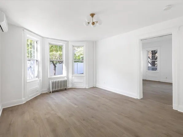 46 Garden Place image 6 of 34