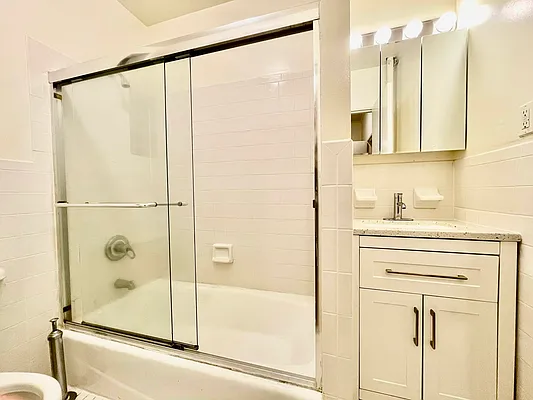 Rented by HOLTON REAL ESTATE INC. | media 21