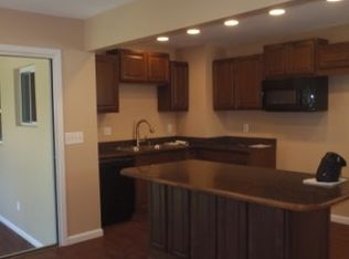 80 Camley Dr, Waterford, MI 48328